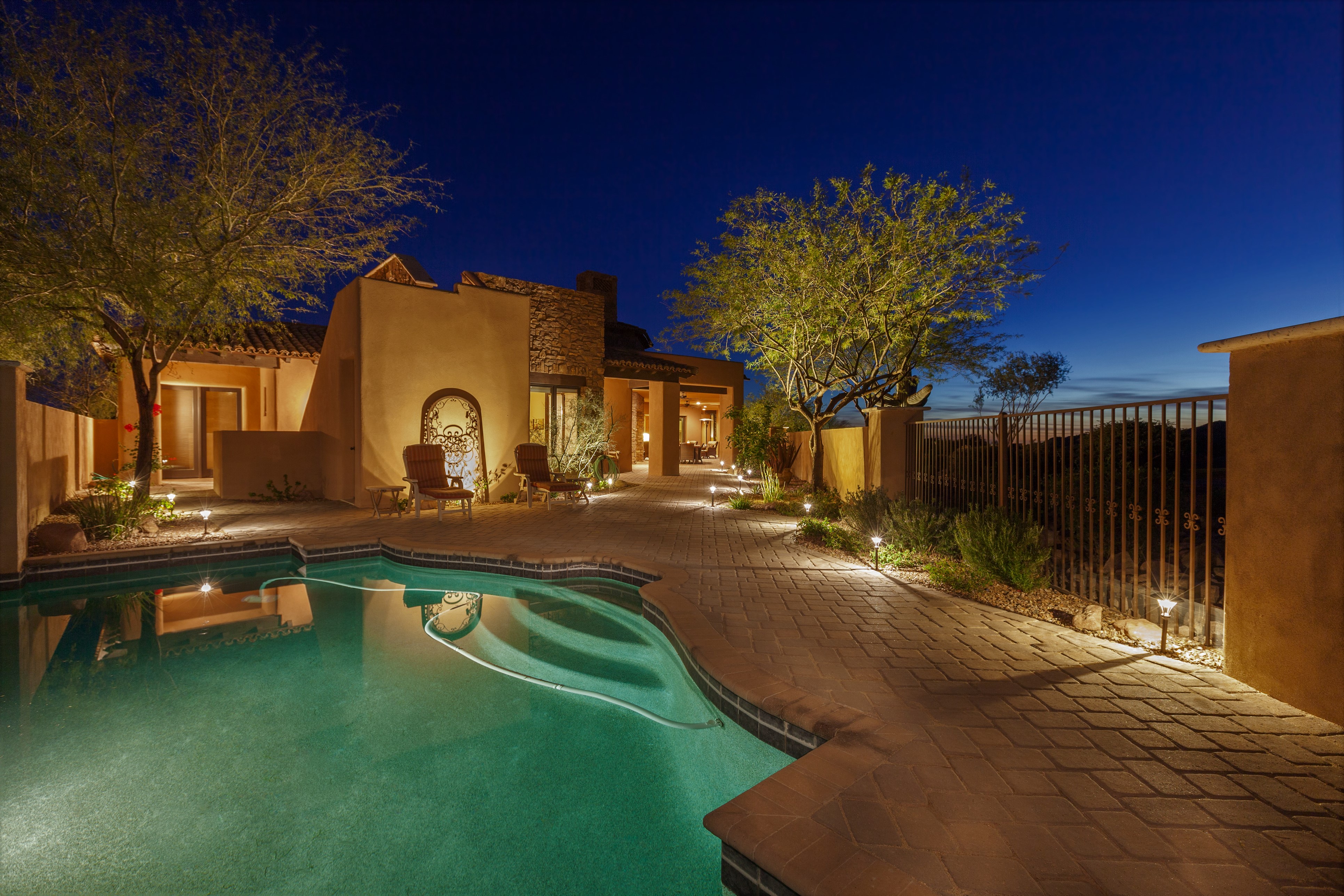 Phoenix Luxury Live